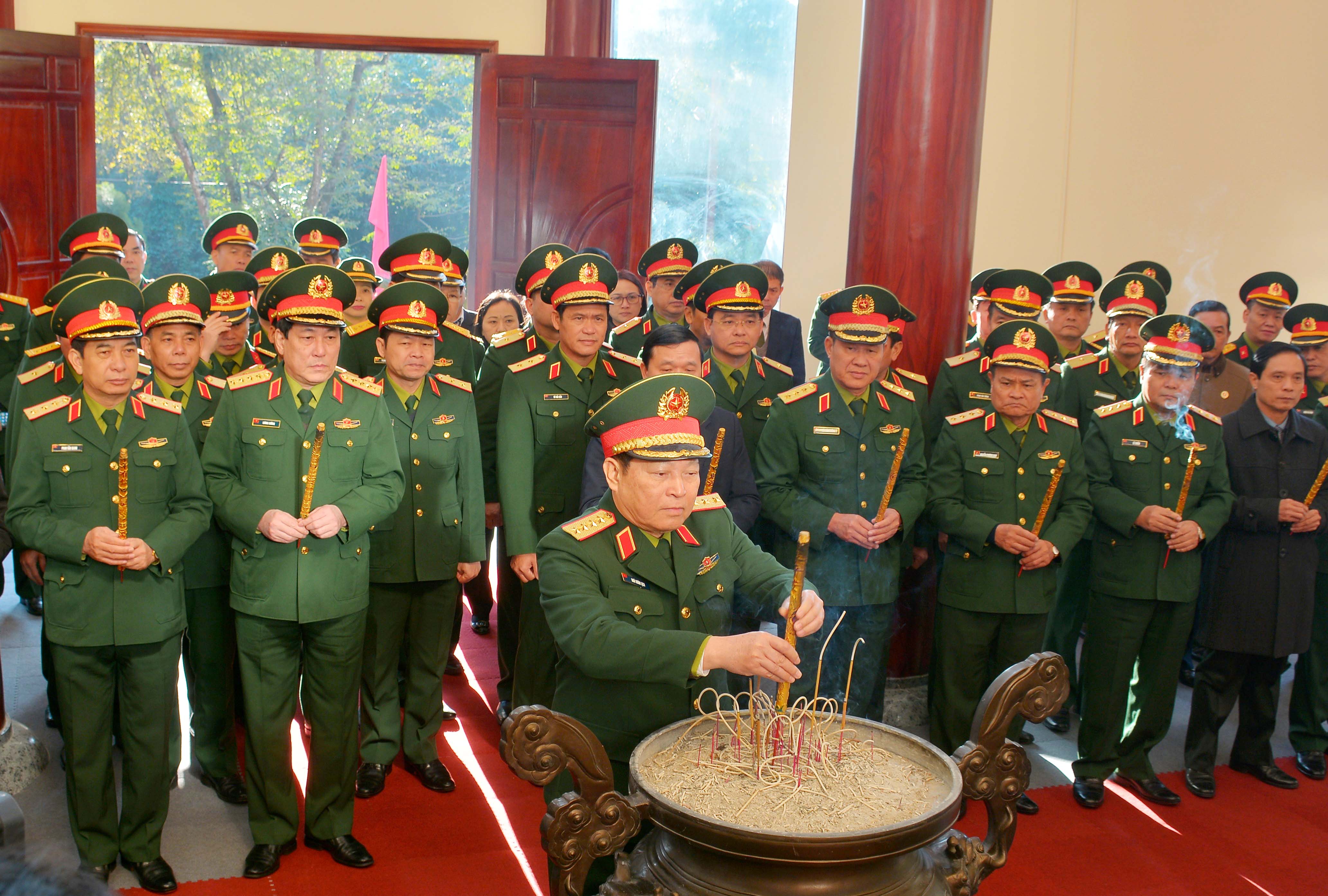 Đoàn công tác của Quân ủy Trung ương, Bộ Quốc phòng hành quân về nguồn